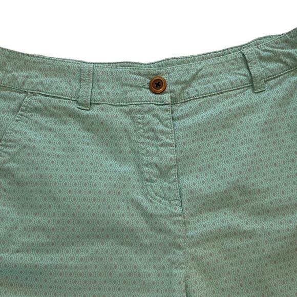 Light Green Cotton Geometric Print Chino Shorts, Pockets, Belt Loops, Size 10 - Picture 2 of 11